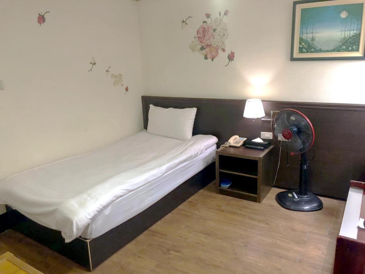 Melody Hotel Taitung Bagian luar foto